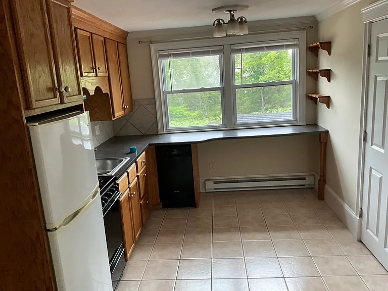 469 Mount Hope St #4 — Photo 2