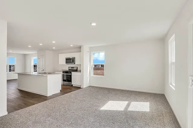 3 bed, 2.5 bath, 1827 sqft, $2,850 — Photo 4