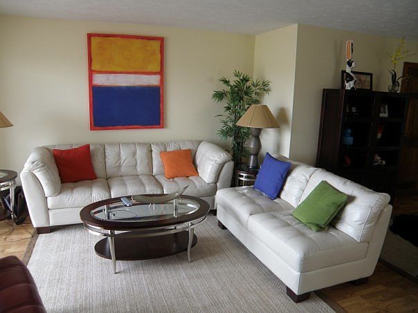 Large living room and deck overlooking #18 fairway and Atlan