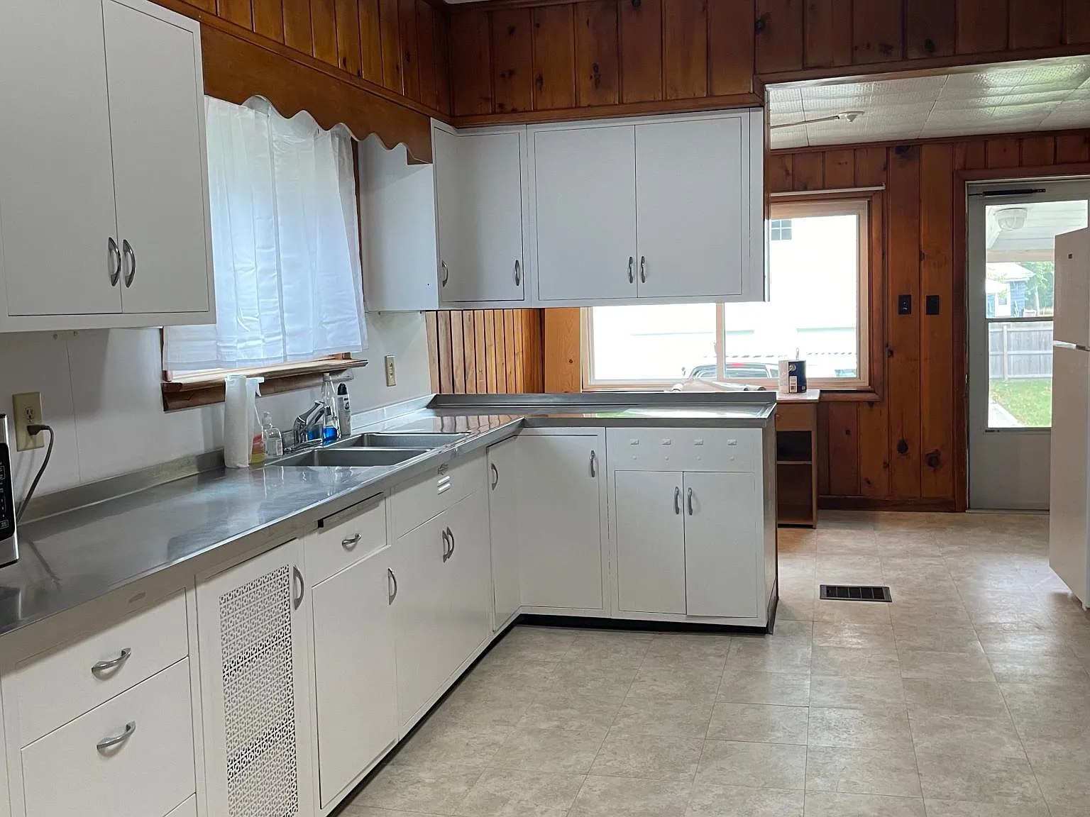 222 Beecher Ave — Photo 4
