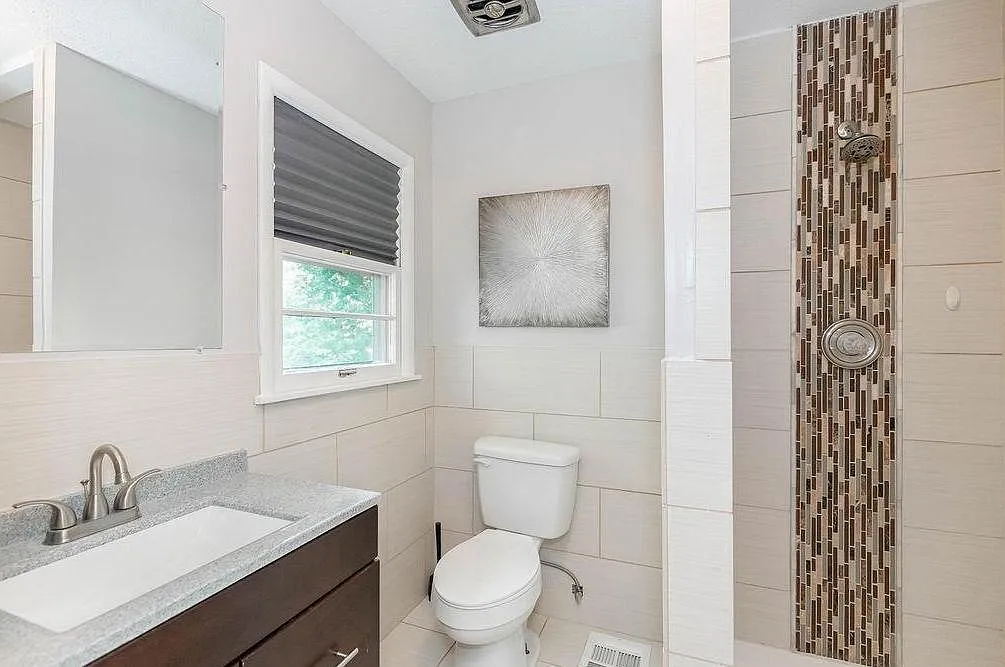 4 bed, 3.0 bath, 2700 sqft, $776 — Photo 2