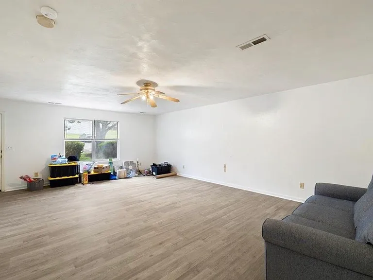 329 Pheasant Run Ct — Photo 17