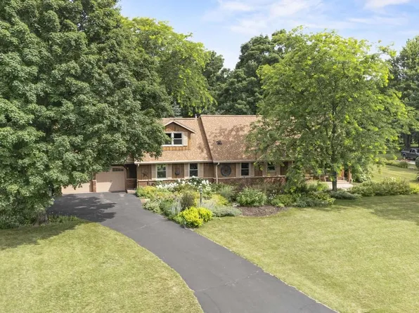 S56W23606 Maplewood Terrace, Waukesha, WI 53189