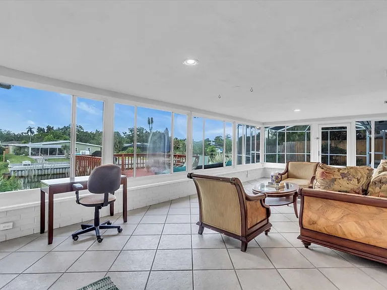 2732 Valencia Dr — Photo 30