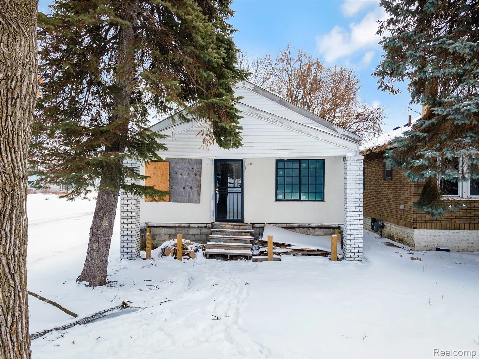 14014 Washburn St photo 1