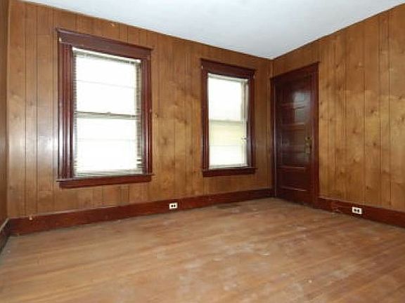 5th image of 28 Roosevelt Ave