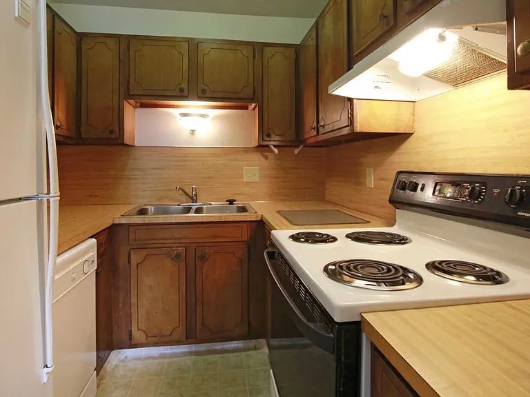 St. Francis Apartments and Townhomes — Photo 13