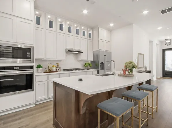 313 Fields Ln, Montgomery, TX 77316