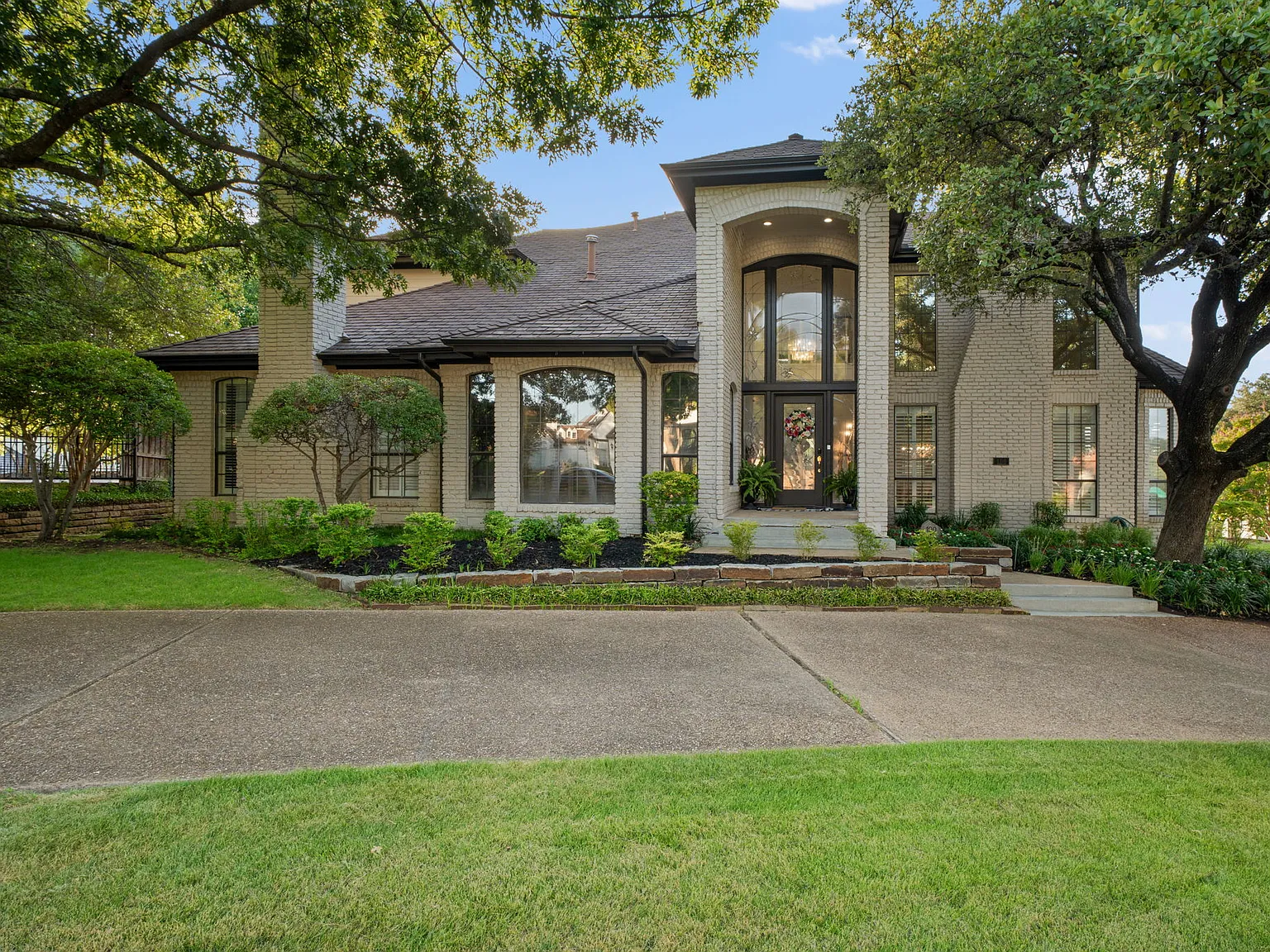 3 bed, 3800 sqft, $5,800 — Photo 1