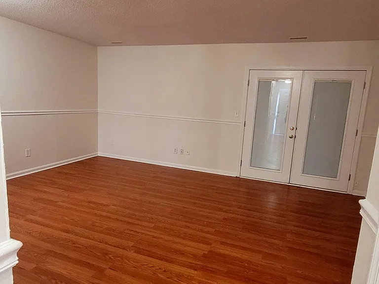 Living Room/Den