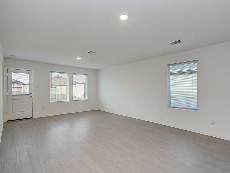 25364 Carnation Ct — Photo 3