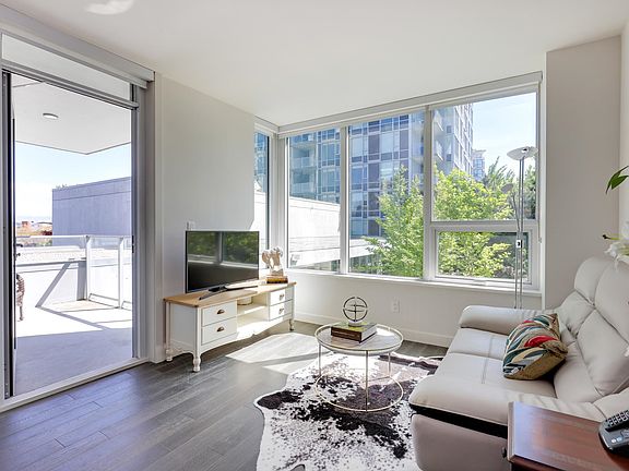 4th image of 7468 Lansdowne Rd #708