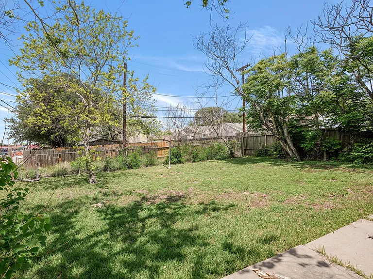 1050 Ponder St — Photo 22