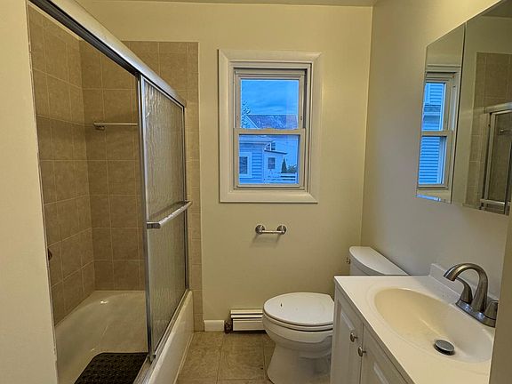 4th image of 152 Jackson Ave #1
