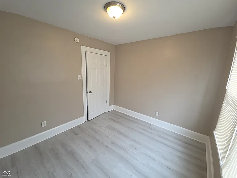 1337 Lee St — Photo 12