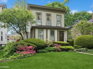 2210 Hartzell St, Evanston, IL 60201