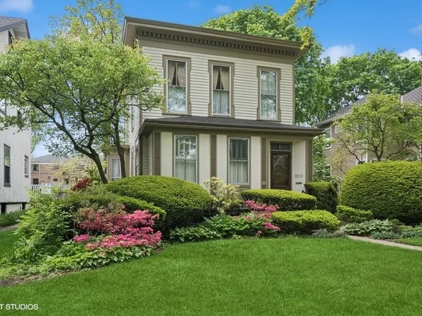 2210 Hartzell St, Evanston, IL 60201