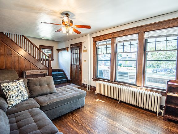 Lower unit living area