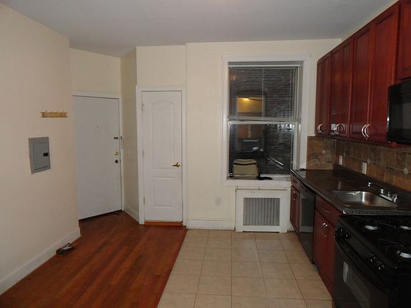 4th image of 34 Clifton Pl APT 32