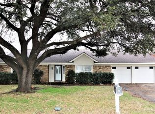 608 Springhill Dr, Hurst, TX 76054