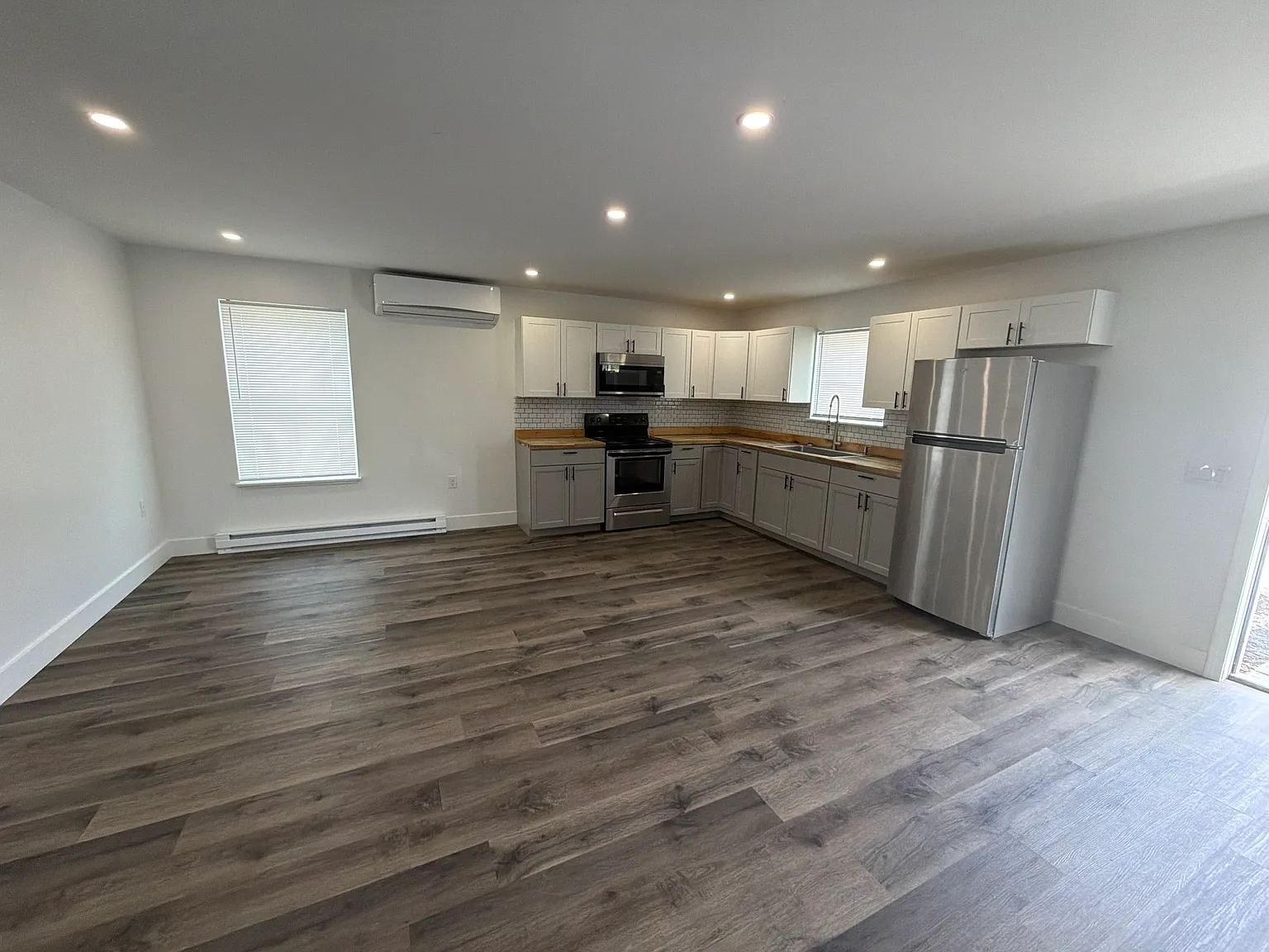 Blake Court — Photo 1