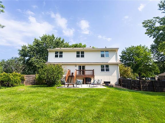 5th image of 3600 NW Applewood Ct