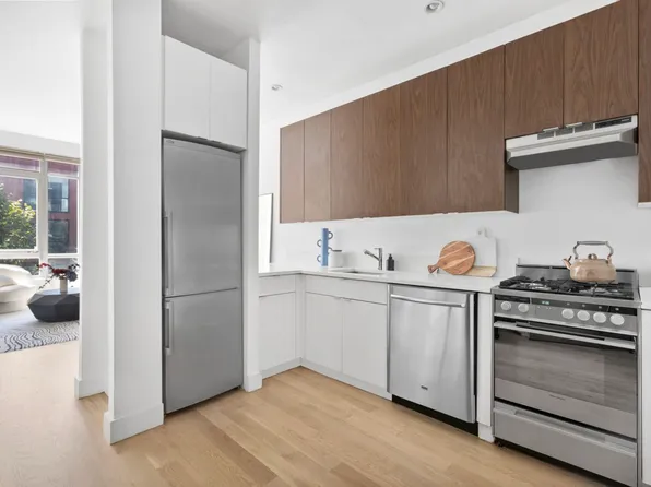 659 Bergen Street image 3 of 7