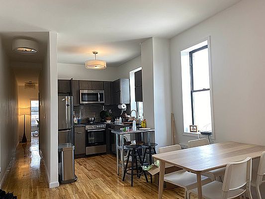 3rd image of 216 E 118th St