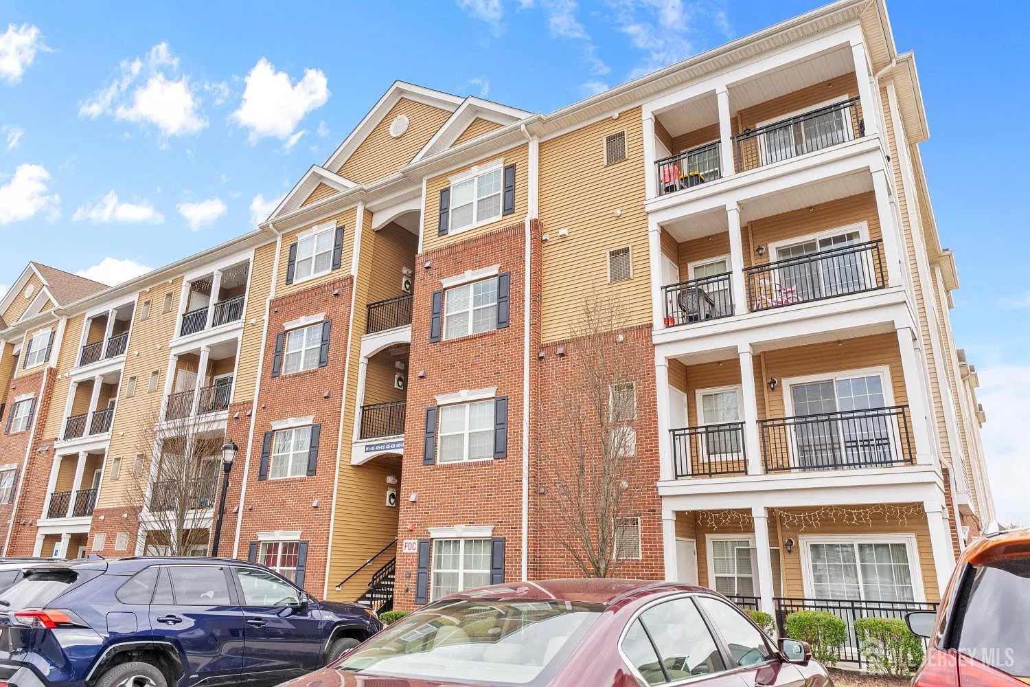 2 bed, 2.0 bath, $2,700 — Photo 2