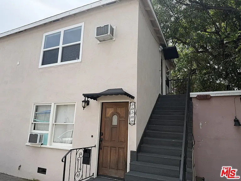 10708 1/2 Moorpark St — Photo 15