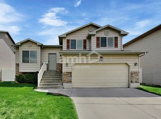 981 Stonehenge Dr, North Salt Lake, UT 84054