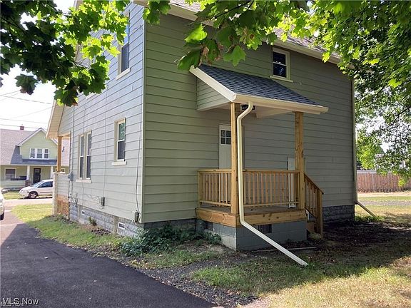 2nd image of 1149 Edgewood St NE