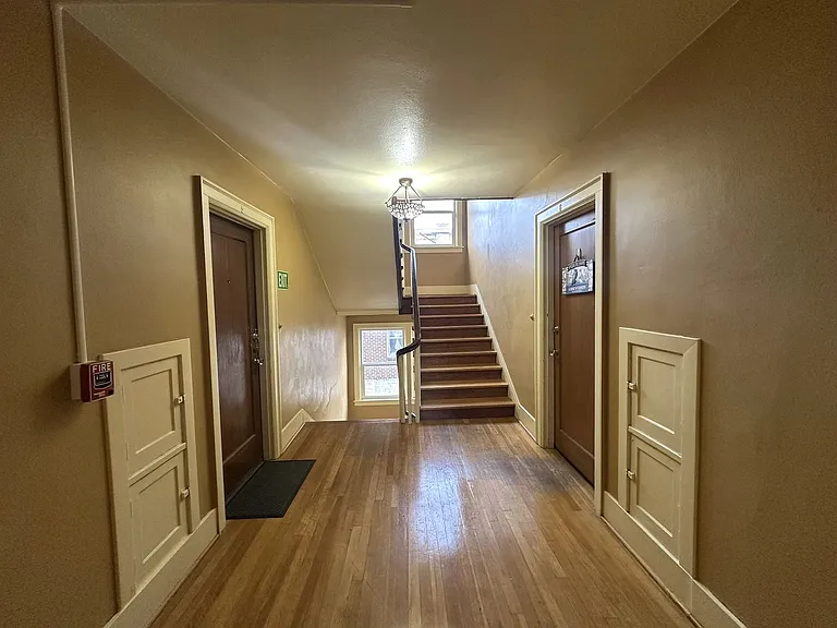 Belmont - 13 Unit — Photo 17
