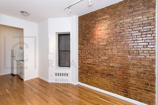 Rented by LC Lemle Real Estate Group | media 15