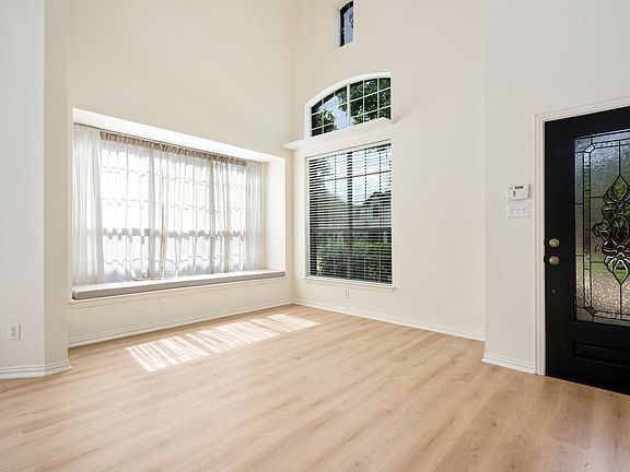 5th image of 2344 Chenault Dr