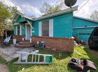 5217 Whitaker St, Groves, TX 77619