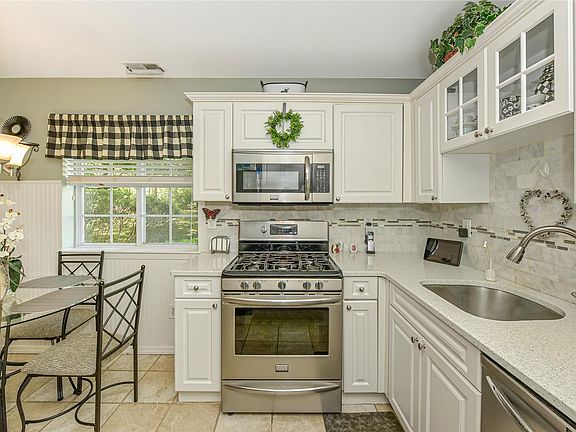 3rd image of 120 Owls Nest Ct