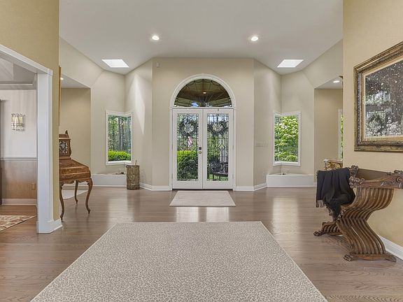 3rd image of 1333 Lake Dr