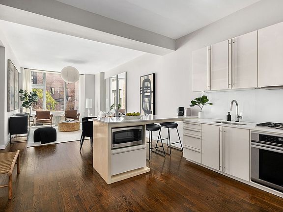 3rd image of 60 W 20th St APT 5A