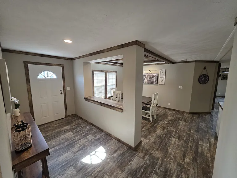 1242 N Alameda Rd — Photo 3