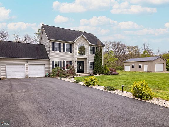 3rd image of 13 Jansen Ct