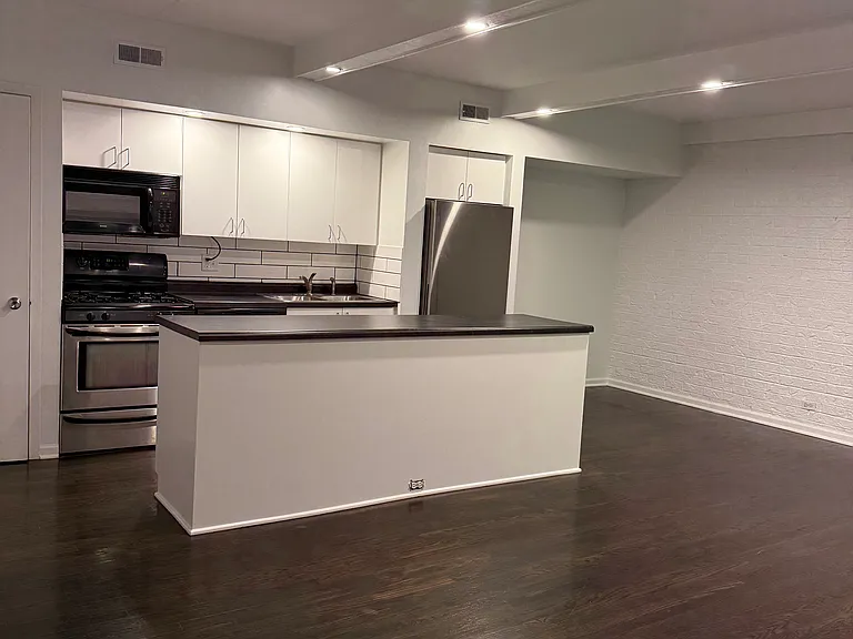 303 Kenneth Cir — Photo 3