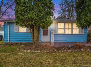 707 Mary Ct, Fenton, MI 48430