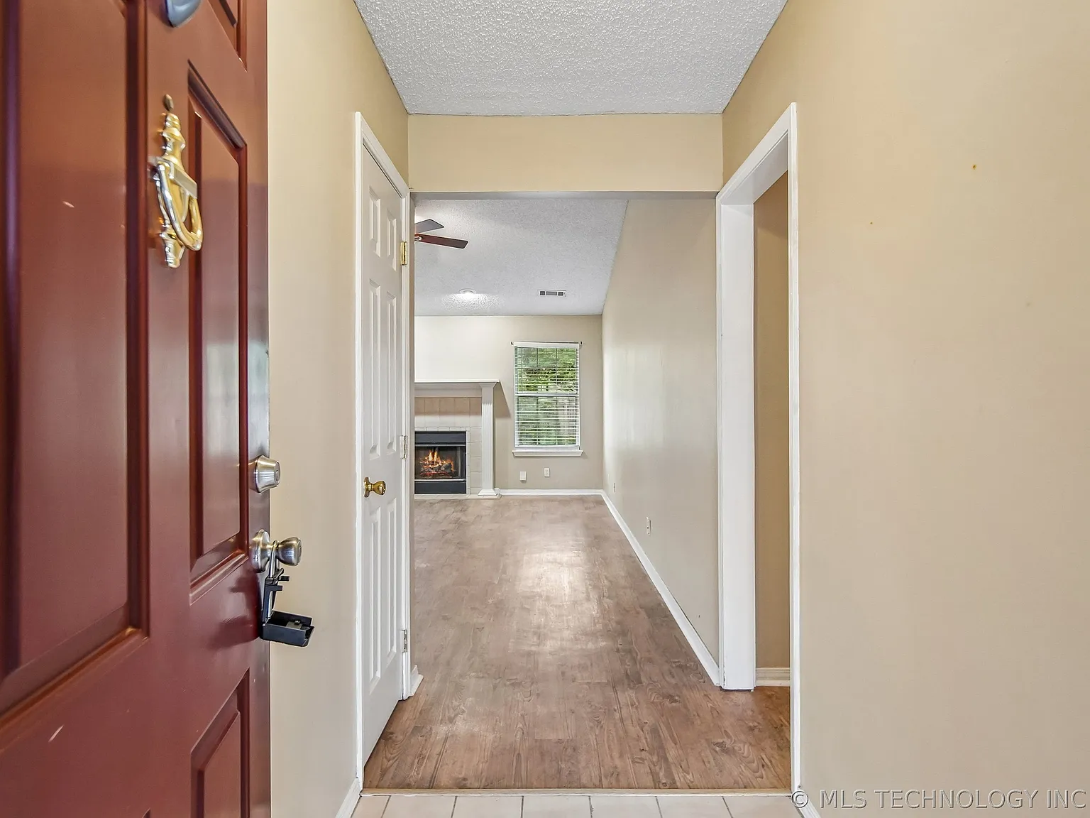 3 bed, 2.0 bath, 1529 sqft, $1,795 — Photo 3