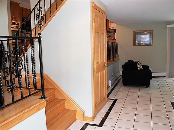 2nd image of 465 Shetland Dr