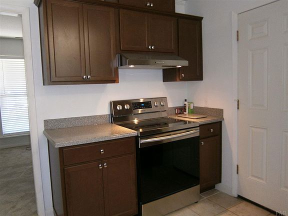 4th image of 1230 Langley Ave