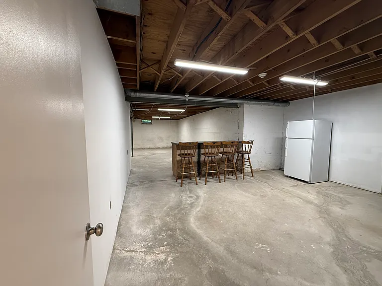 579 Colby St — Photo 41