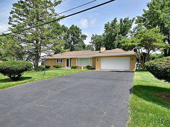 3rd image of 16W650 87th St