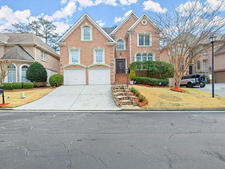 875 Wescott Ln — Photo 2