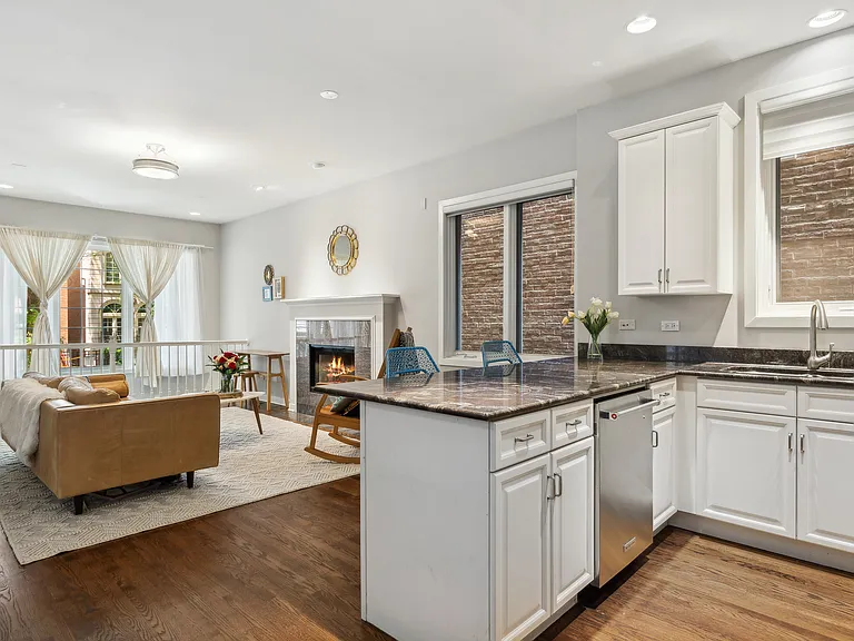 1411 N Mohawk St #1 — Photo 7